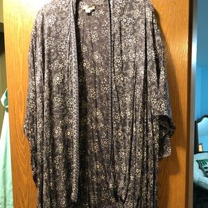 20/22 grey & white kimono cardigan